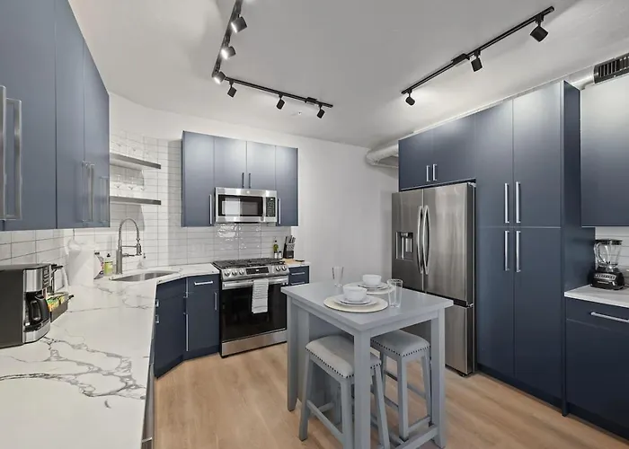 Apartment Pfr - Highland, 3br 2ba Shadyside Condo, 2 Decks, 3rd Floor Walkup