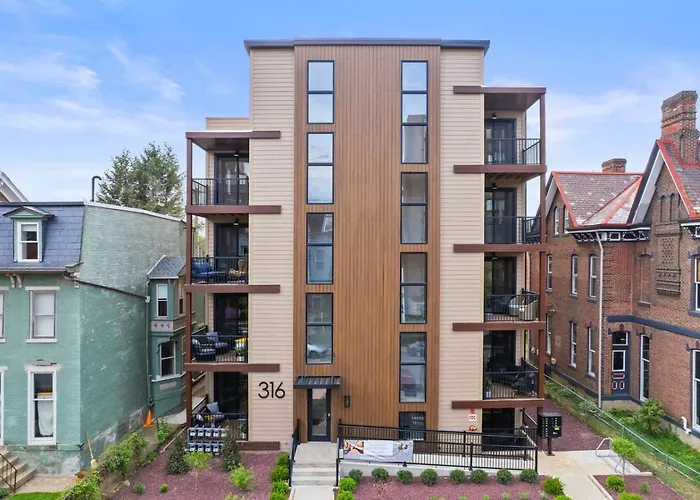 Pfr - Highland, 3br 2ba Shadyside Condo, 2 Decks, 3rd Floor Walkup *