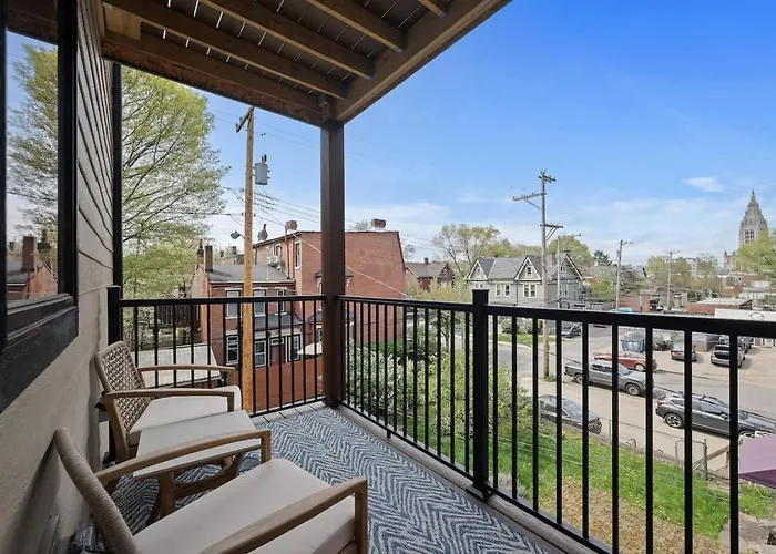 Apartment Pfr - Highland, 3br 2ba Shadyside Condo, 2 Decks, 3rd Floor Walkup *