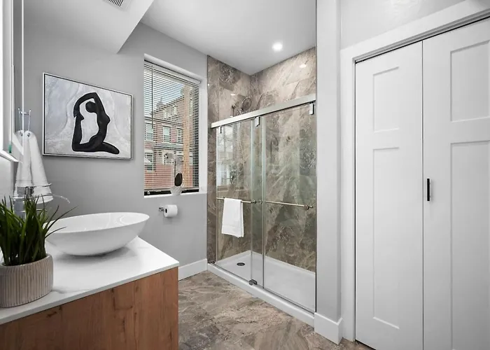 Apartment Pfr - Highland, 3br 2ba Shadyside Condo, 2 Decks, 3rd Floor Walkup *
