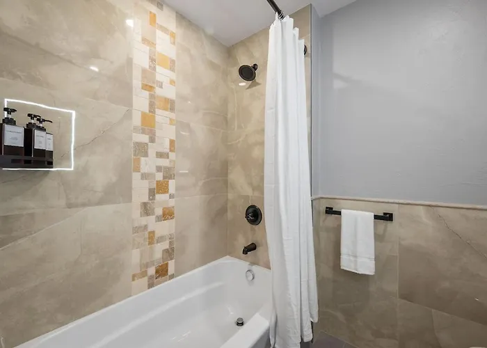 Apartment Pfr - Highland, 3br 2ba Shadyside Condo, 2 Decks, 3rd Floor Walkup Pittsburgh